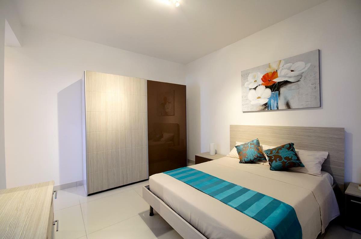 Апартаменти Crescent Court F Сент-Полс-Бей Екстер'єр фото